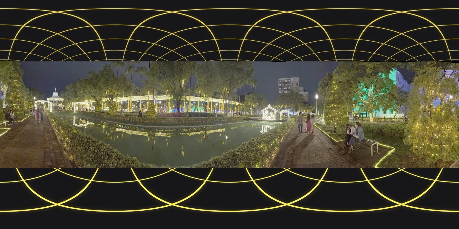 Clique para ver em 360° Imagem HDRI 360° de Praça da Liberdade iluminada no Natal (Holodeck)